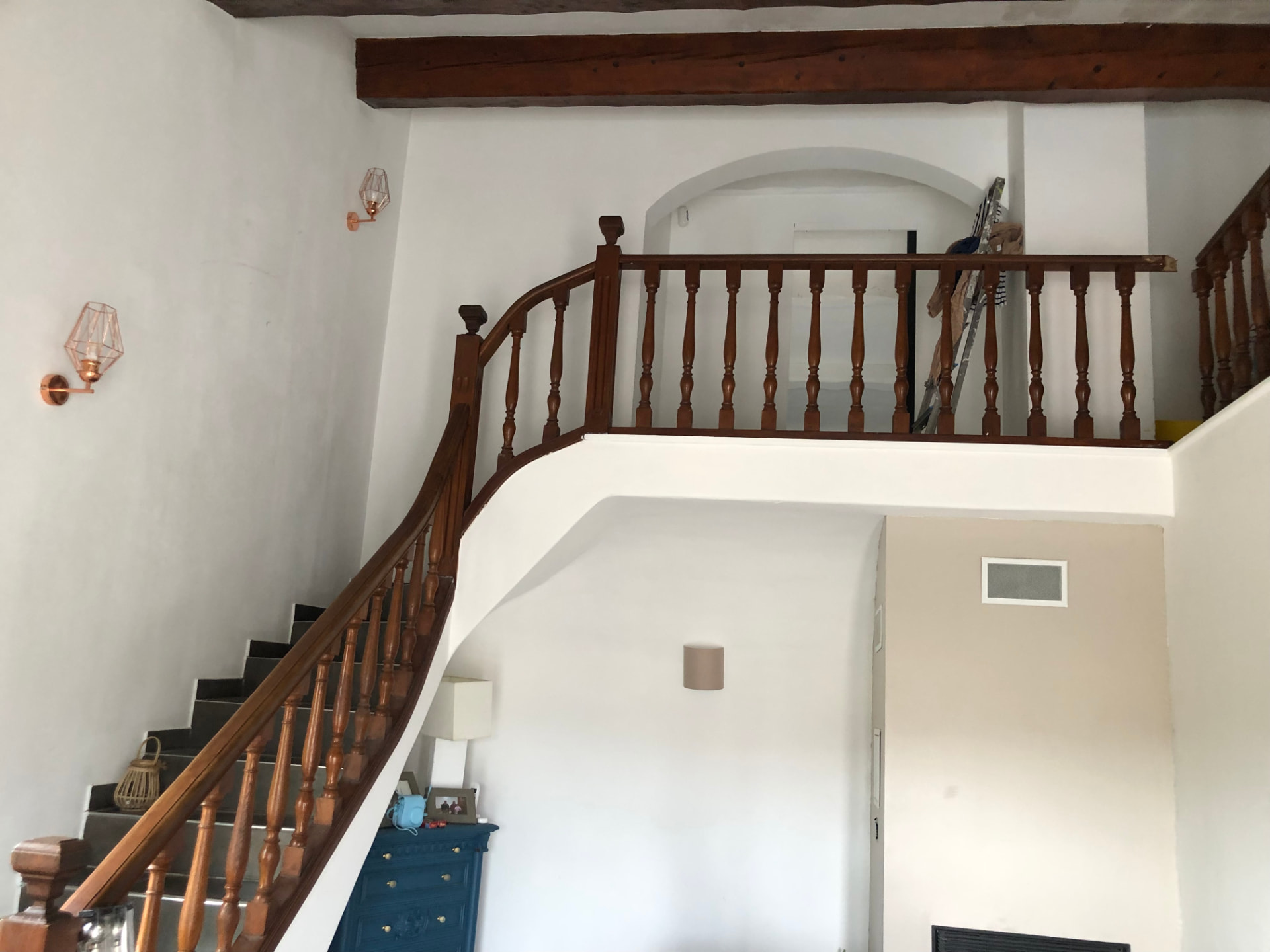 Ancienne rampe en bois avant rénovation