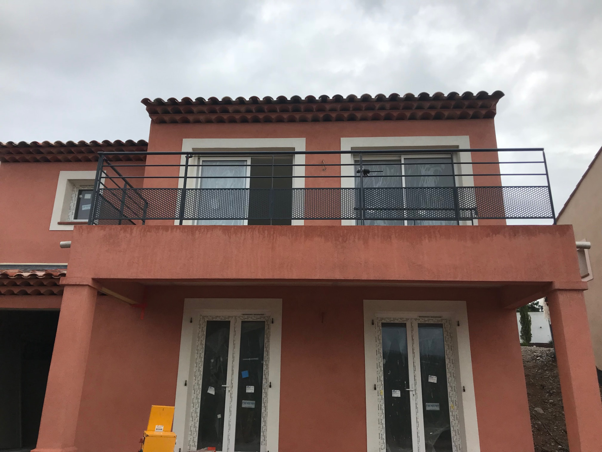 Garde-corps de balcon à tôle perforée